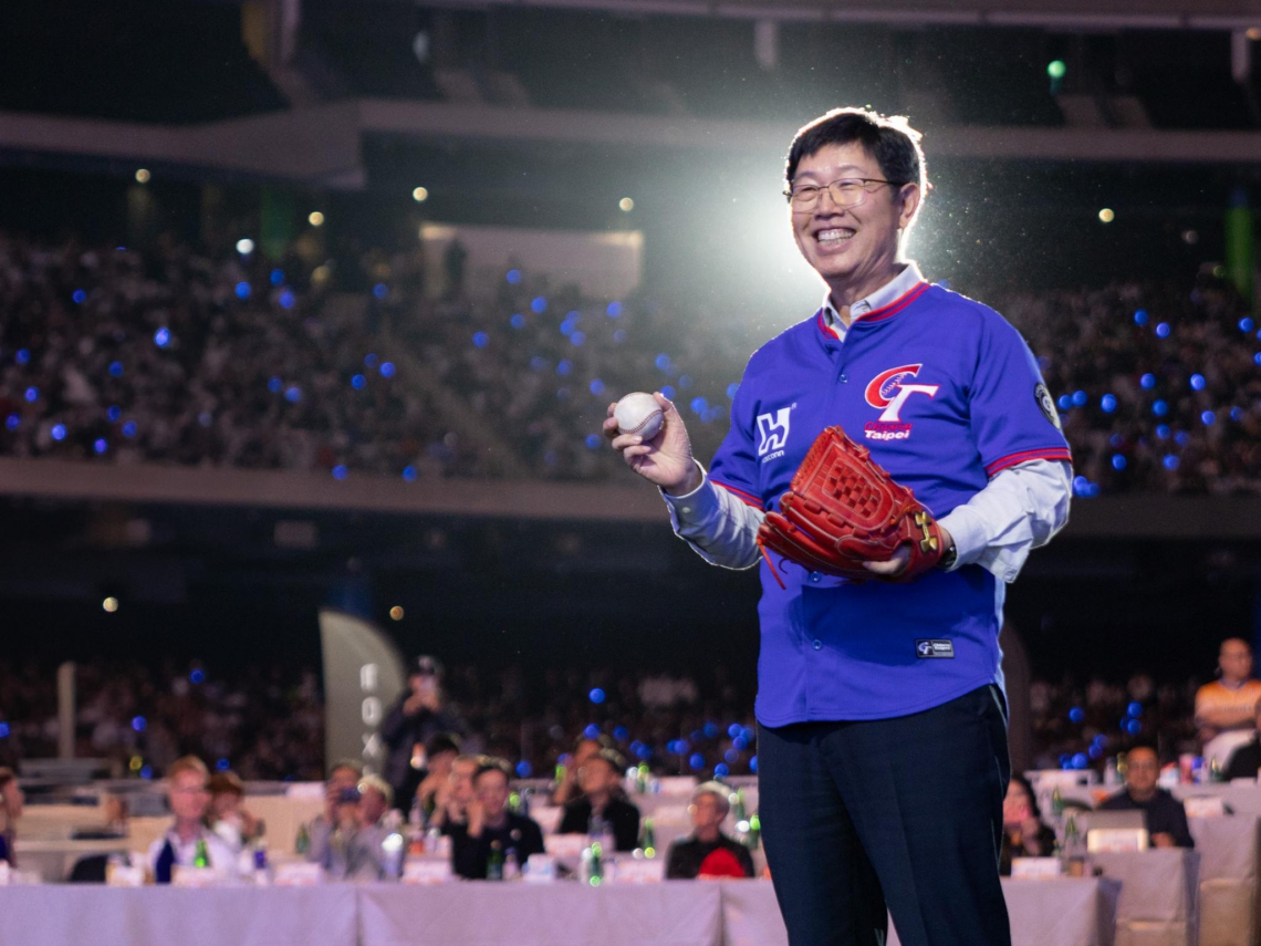 郭台銘加碼3億大紅包，鴻海10位幸運兒「各拿千萬現金」！劉揚偉：今年展望會比去年要好很多